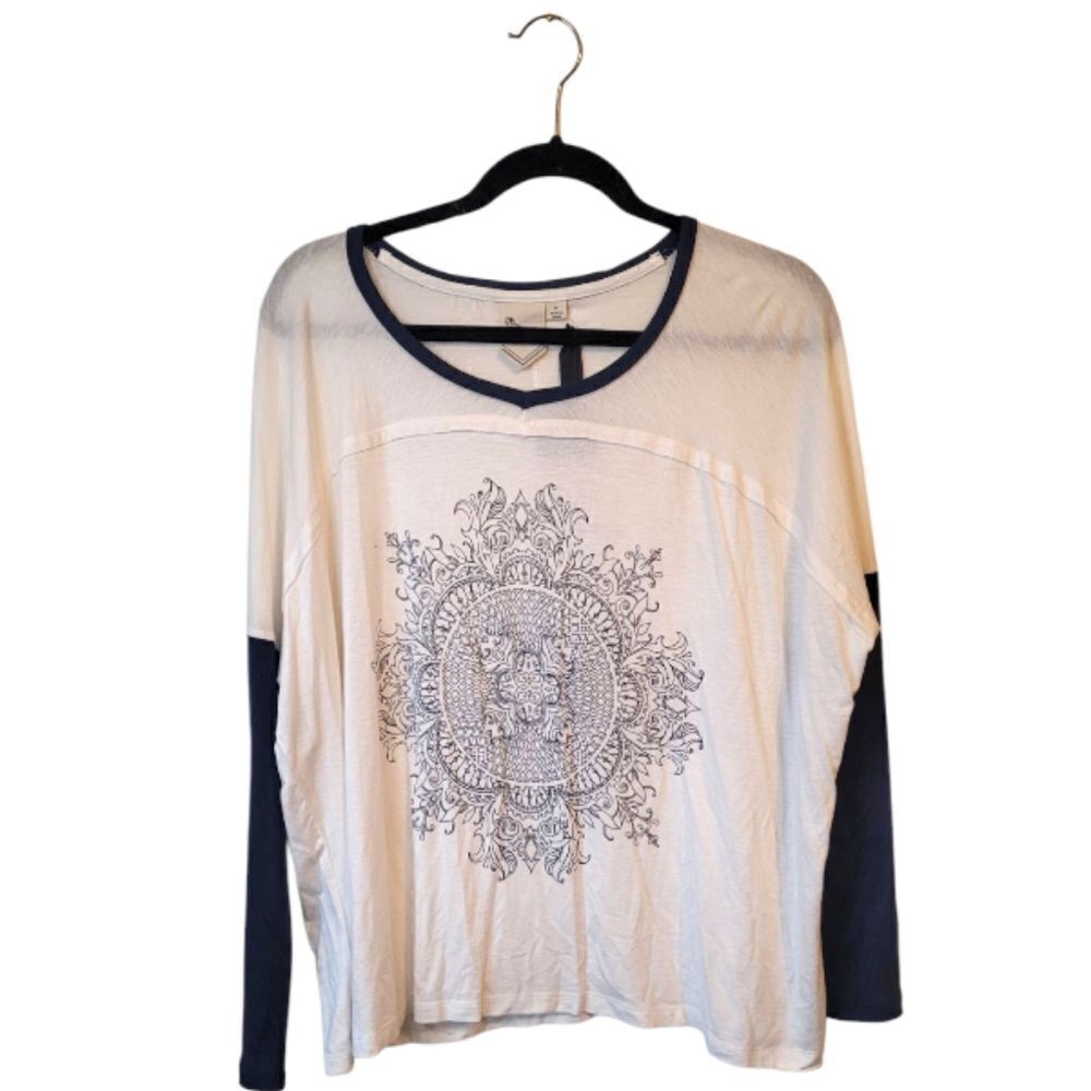 White Crow Raglan Flouish Top Size M NWT